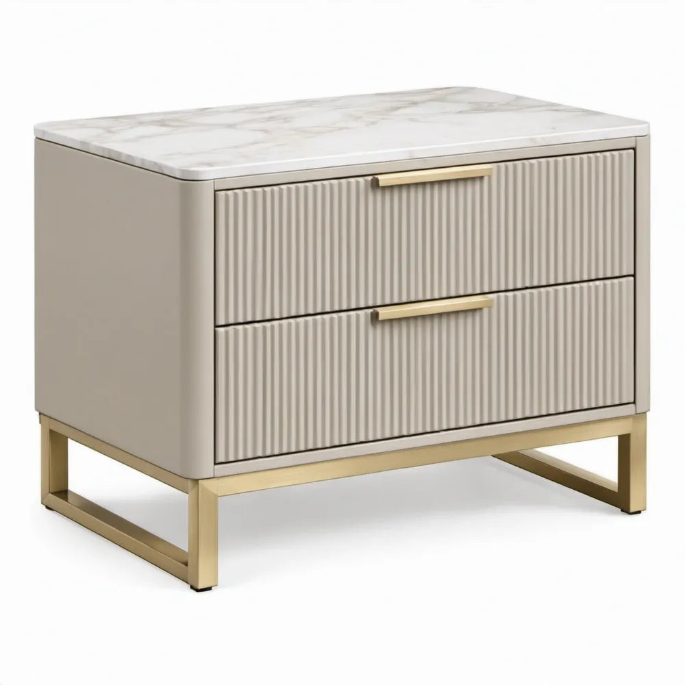 Beige nachtkastje met 2 geribbelde lades, marmerlook blad en goudkleurig onderstel, 50 x 40 x 55 cm
